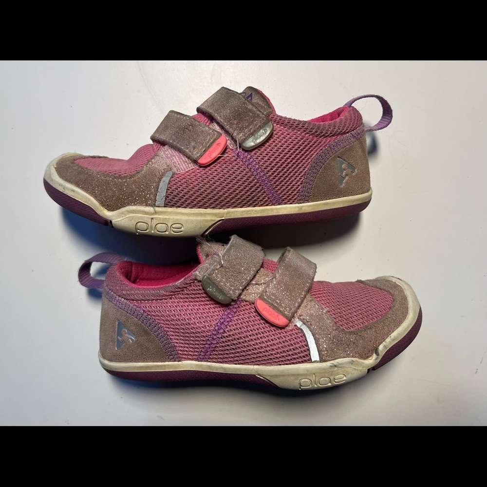 Girls Plae shoes, size 11, pink.